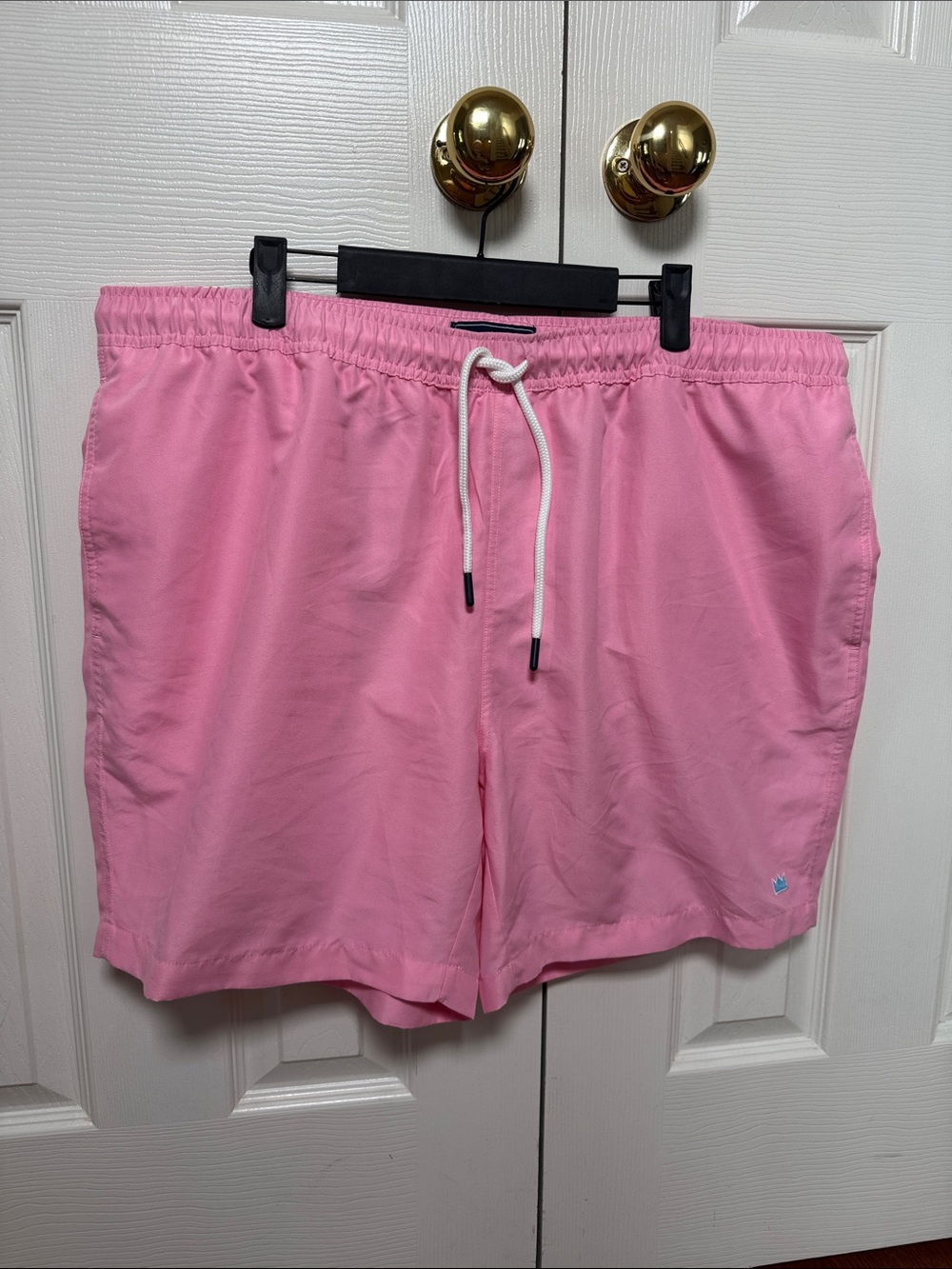 crown & ivy Pink Men’s Swim Trunks size XL with blue accents
